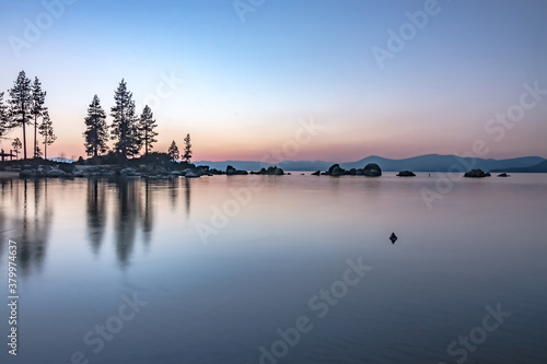 Fototapeta Naklejka Na Ścianę i Meble -  beautiful sierra scenery at lake tahoe california