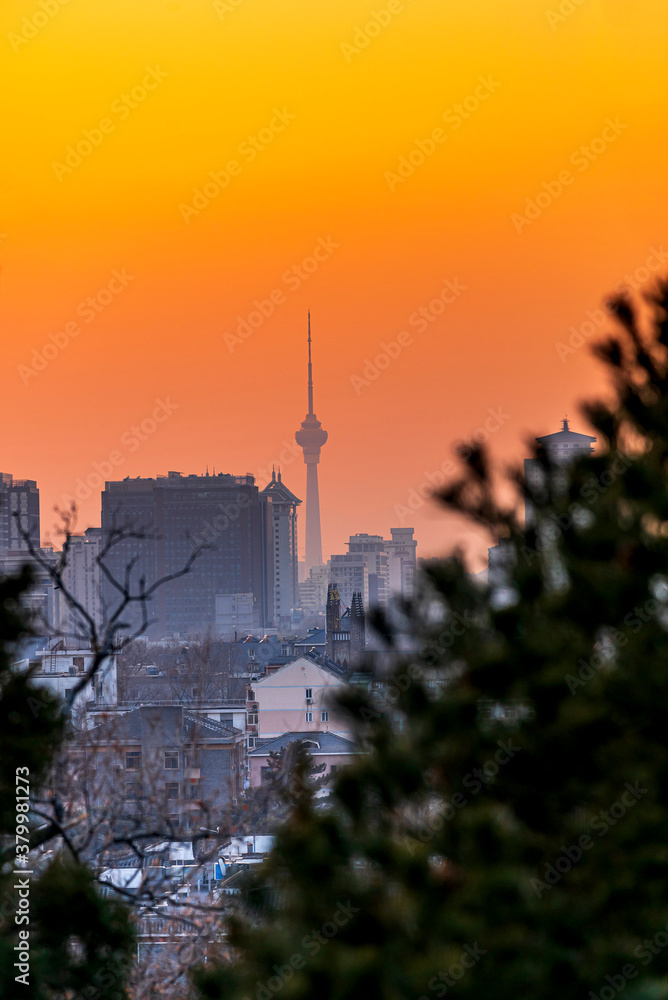 Obraz premium Sunset Beijing cityscape between ancient chinese architecture. historic buildings and Beijing modern building with sweet sun rise sky, Beijing, China