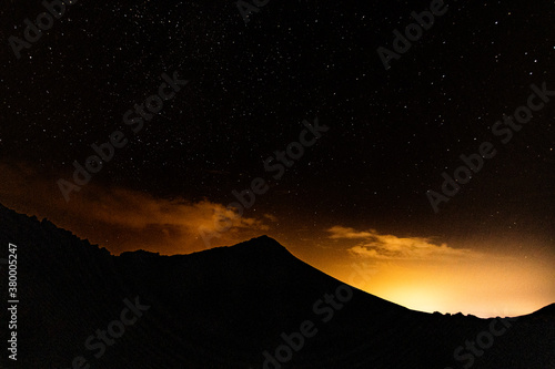 Paisaje nocturno estelar en Lanzarote