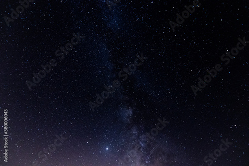 Fototapeta Naklejka Na Ścianę i Meble -  Paisaje nocturno estelar en Lanzarote