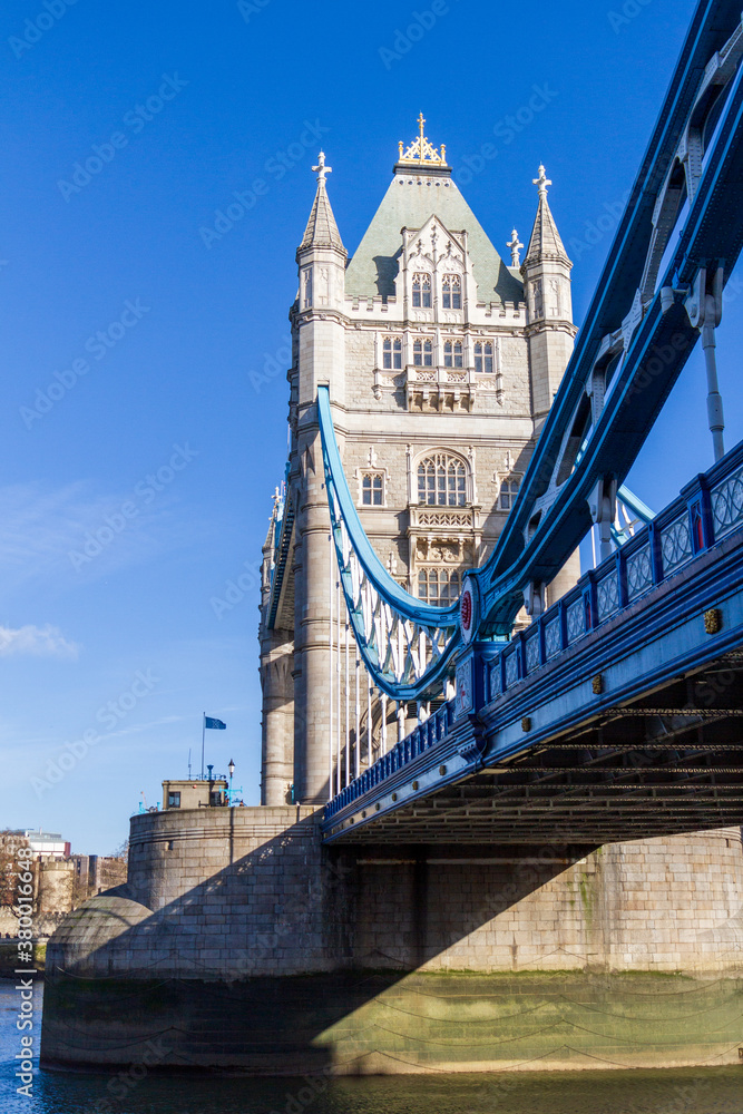 Obraz premium View of London’s iconic Tower Bridge along the River Thames