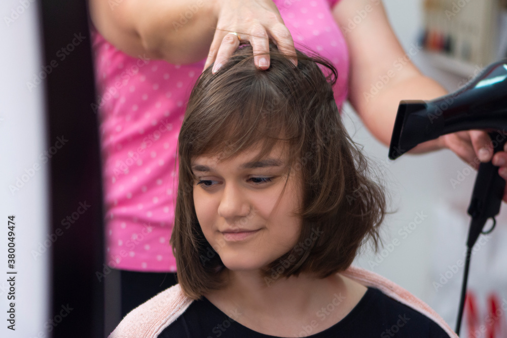 Naklejka premium Portrait of young girl in hair salon