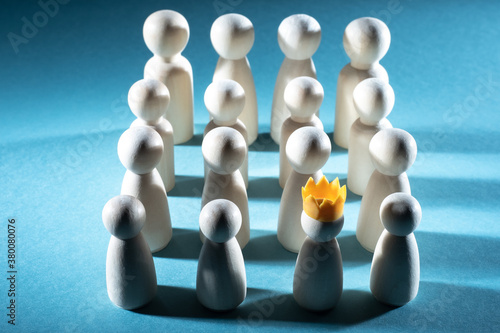 Leader is in middle of team...