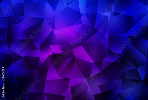 Dark Purple, Pink vector shining triangular background.