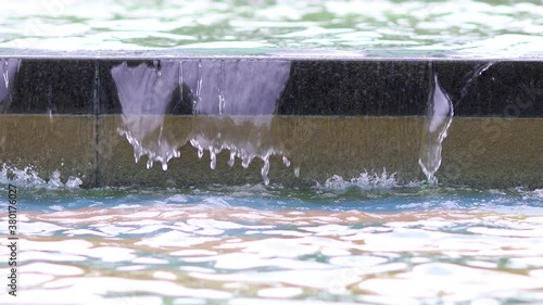 Wallpaper Mural 駒沢公園の水面段差-正面アップ Torontodigital.ca