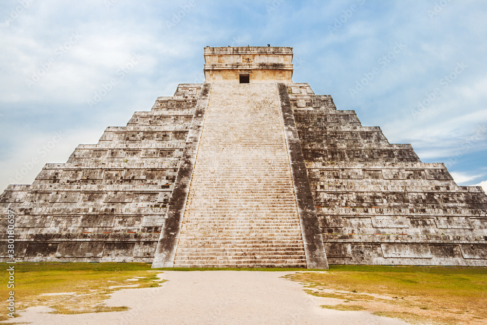 Pyramid in Chichen Itza