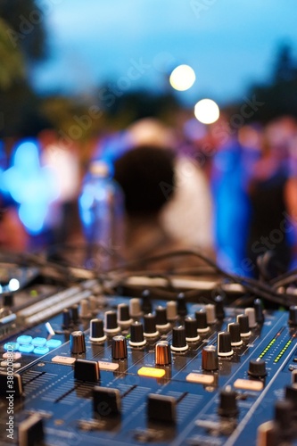 Wallpaper Mural DJ Mixer Torontodigital.ca