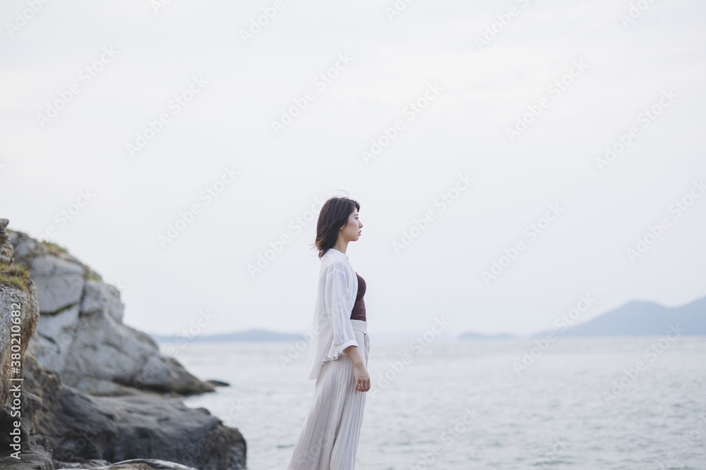 海辺の女性 海辺の女性