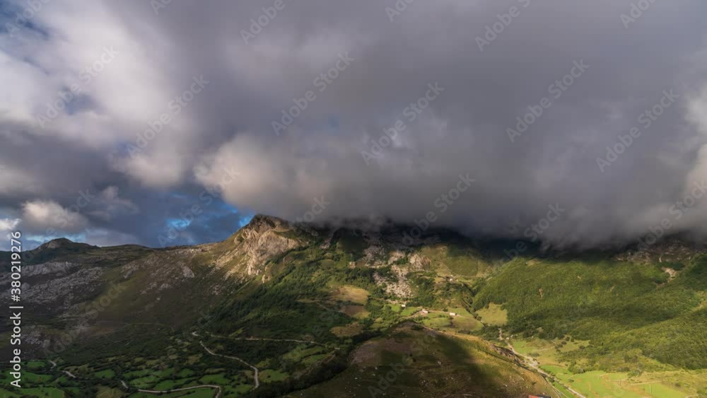 Spectacular Farrapona valley time lapse in Asturias Spectacular Farrapona valley time lapse in Asturias