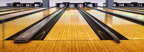 Stampa su Tela Bowling wooden floor with lane, Generic Bowling Alley lanes with bowling ball going towards the pins