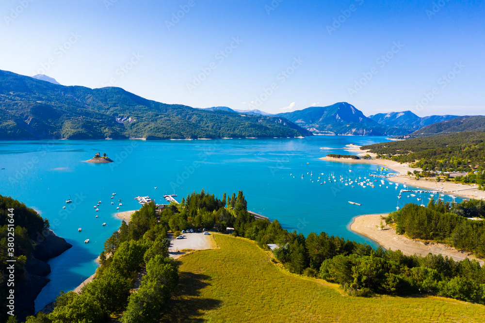 Naklejka premium Picturesque landscape of Serre-Poncon Lake in French Alps