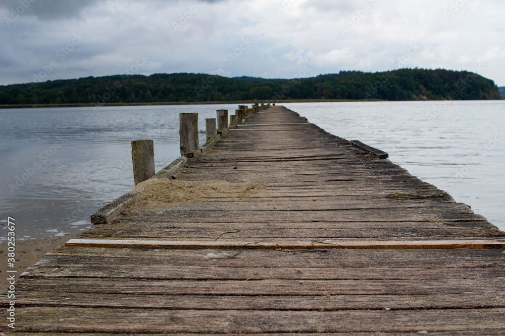 Fototapeta premium Holzsteg wasser See