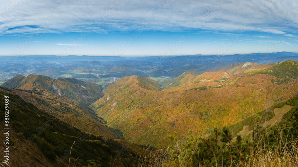 Naklejka premium Beautiful, colorful autumn hike across Nízká Fatra, in Slovakia.