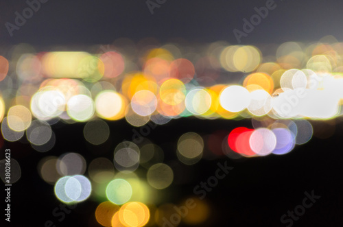 象徴的な夜の街並み © RK-79-2
