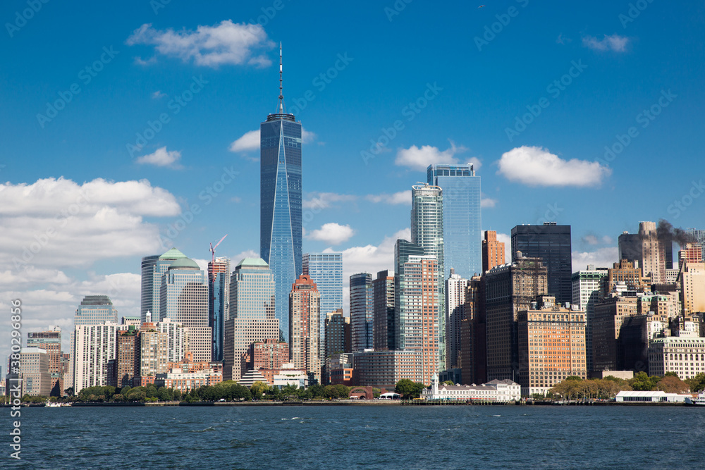 Obraz premium Incredible view of Manhattan skyline from the Hudson River in New York, USA