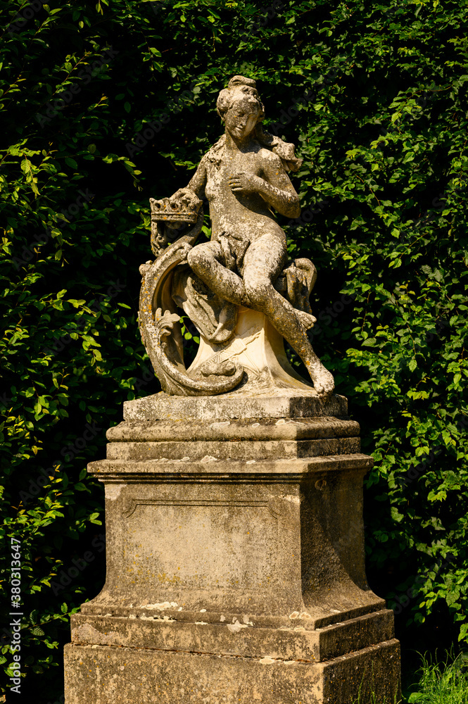 Big old statue of a woman in the park.