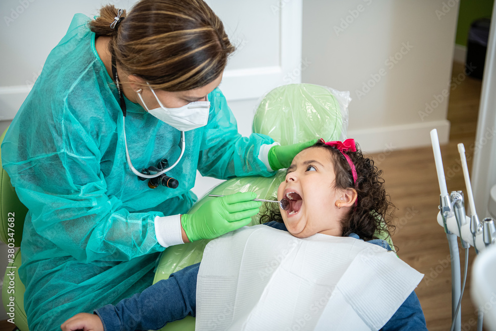 A young hispanic patient a la dentist check up