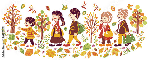 秋の紅葉　旅行する三世代家族