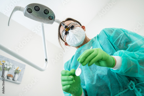 Quadro su tela Dentist from a pattens point of view
