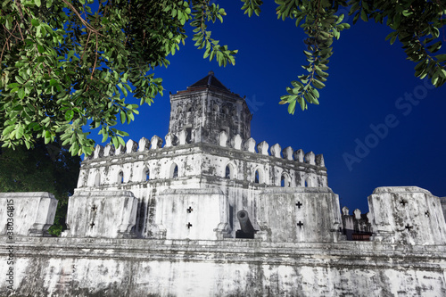 Phra Sumen Fort photo