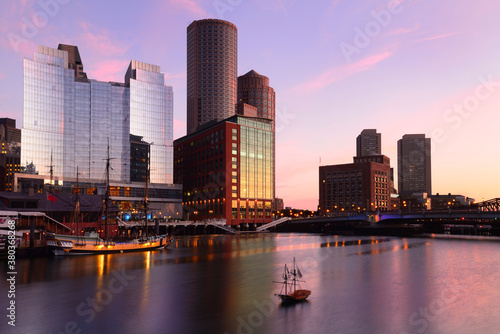 Wallpaper Mural Waterfront at dawn Torontodigital.ca