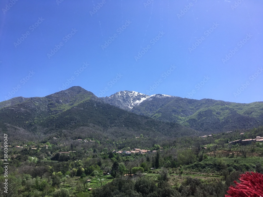 Obraz premium Pictures of Nature, Sky, Buildings, Dubai, France, Boats and many more