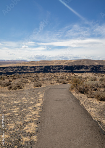 Scenic overlook of the Columbia River at ginkgo petrified forest state park in Washington state