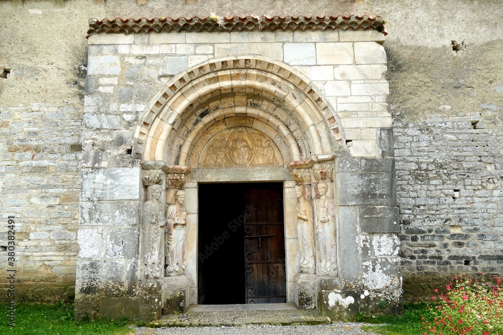 Portail de la basilique Saint-Just de Valcabrère