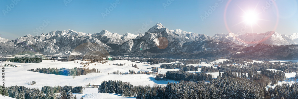 Winterlandschaft am Forggensee bei Füssen im Allgäu