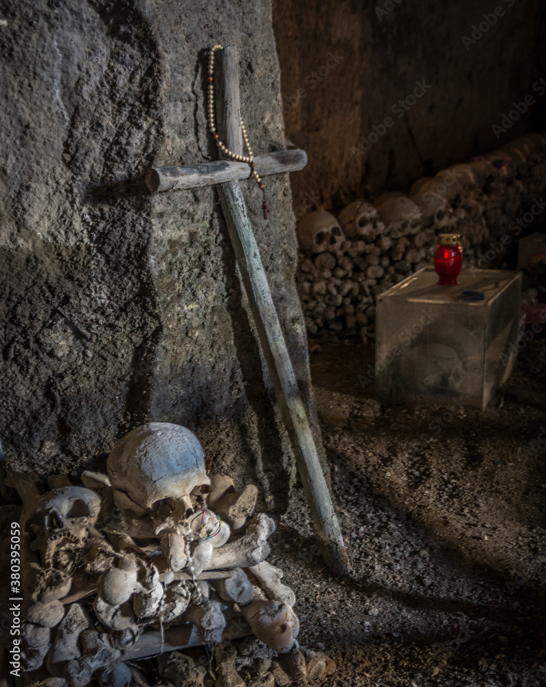 Neapol, Cimitero Delle Fontanelle, cmentarz czaszek