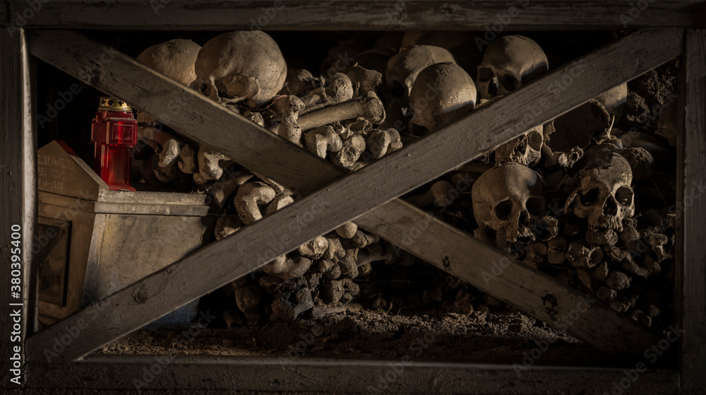 Neapol, Cimitero Delle Fontanelle, cmentarz czaszek