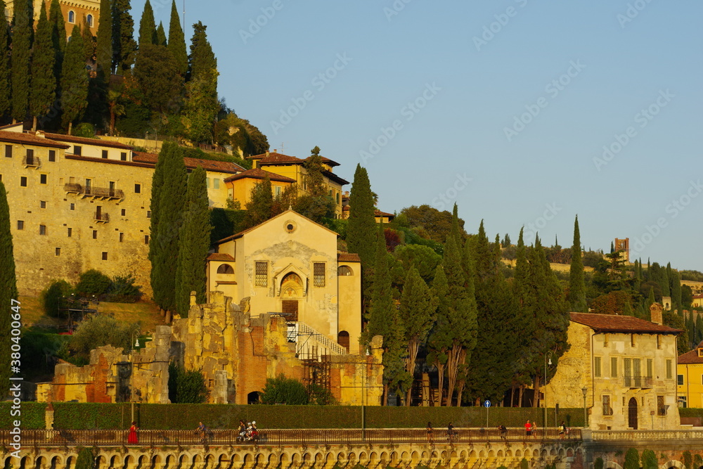 Fototapeta premium Coucher de soleil sur les contreforts de Vérone