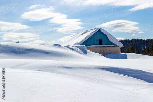 Winter landscape with house covered in deep snow in Nature Park Ergaki, Western Sayan Mountains in southern Siberia, Russia in sunny day. Winter Christmas tale concept © Вера Тихонова