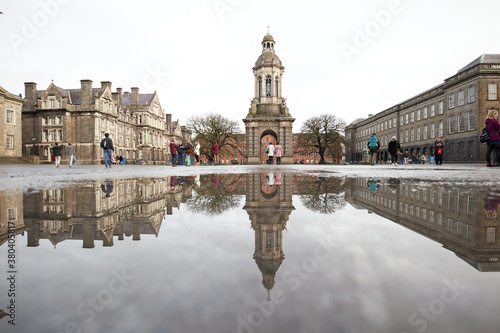 Obraz na płótnie The exterior of Trinity College in Dublin, Ireland w salonie