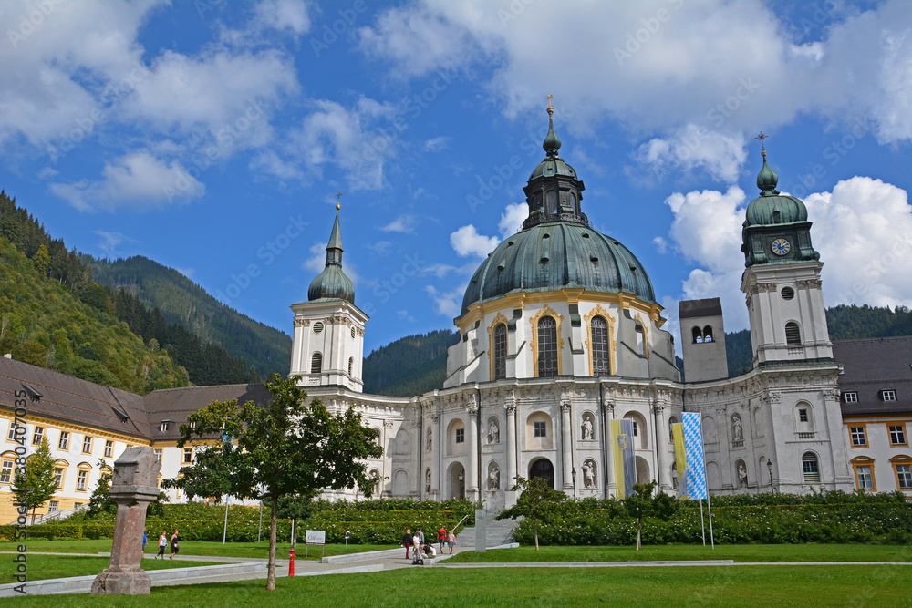 Klosterkirche der Benediktinerabtei Ettal im Pfaffenwinkel, Landkreis Garmisch-Partenkirchen, Südbayern, Deutschland