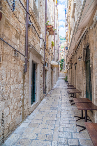 Fototapeta Naklejka Na Ścianę i Meble -  Old narrow street in Dubrovnik