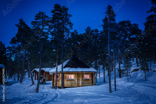 Εκτύπωση καμβά Little refuge in Lapland at night