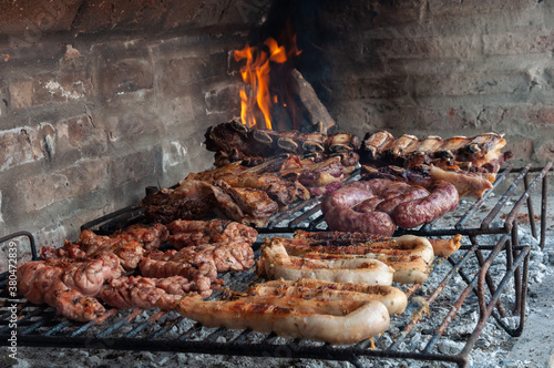 Obraz na plátně Carne asada a la parrilla