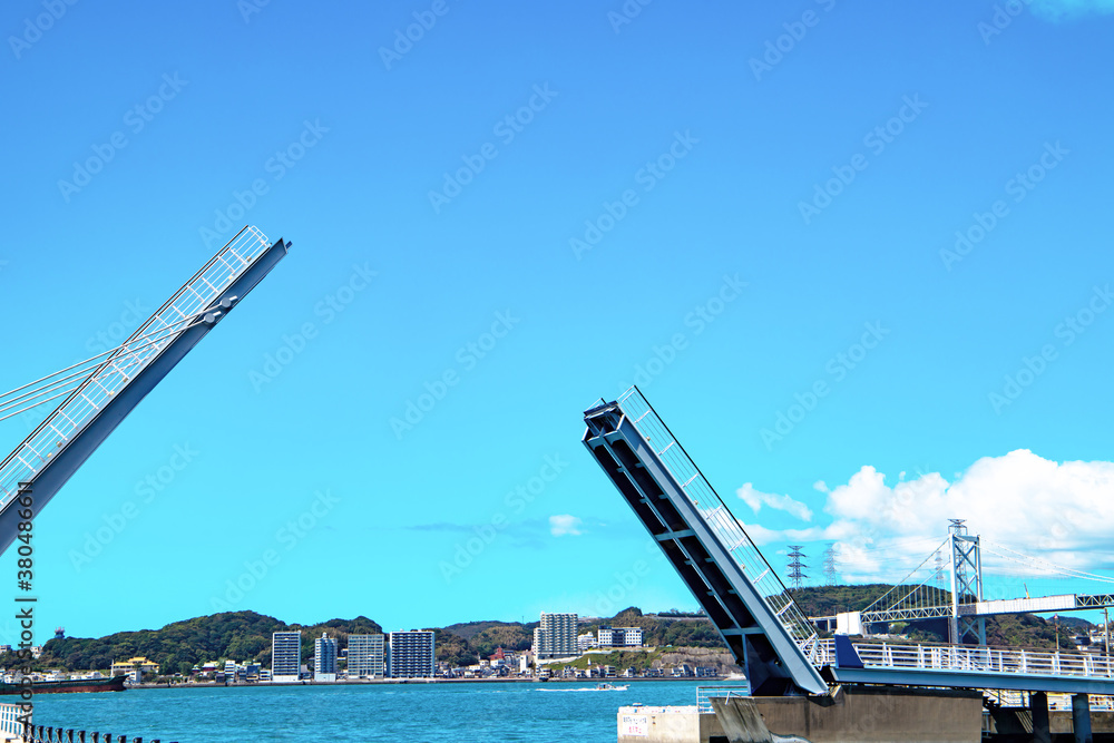 Obraz premium 北九州市門司港レトロ地区のブルーウィングもじ