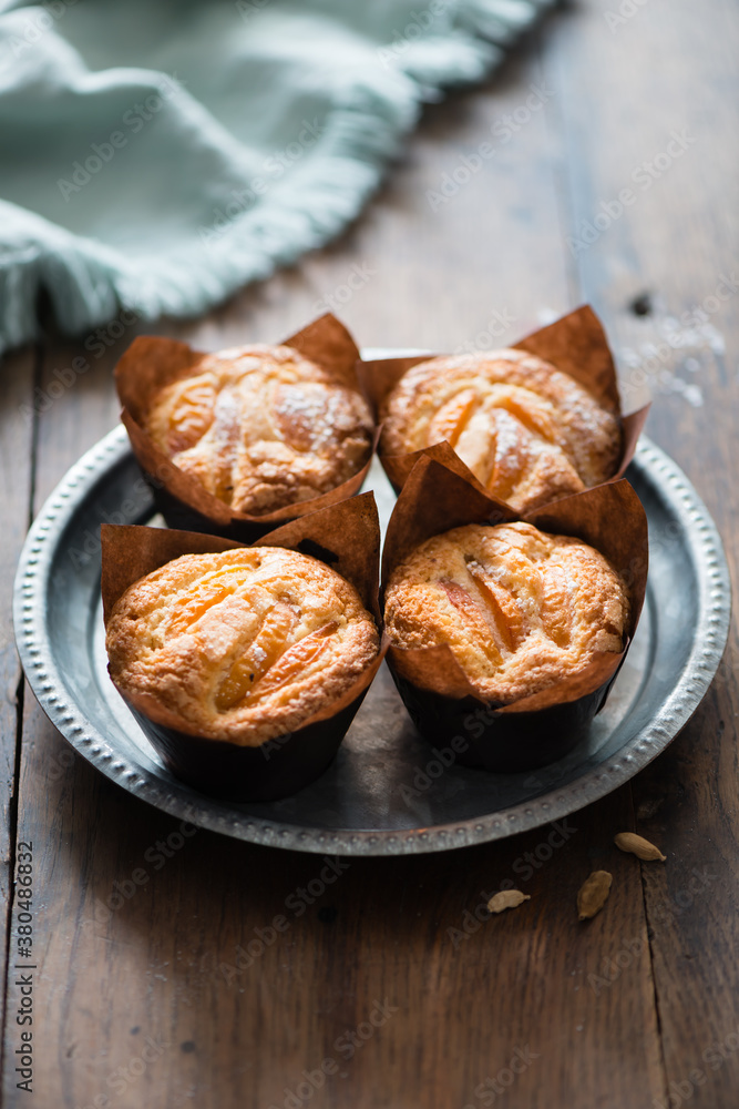 apricot and cardamom cupcakes