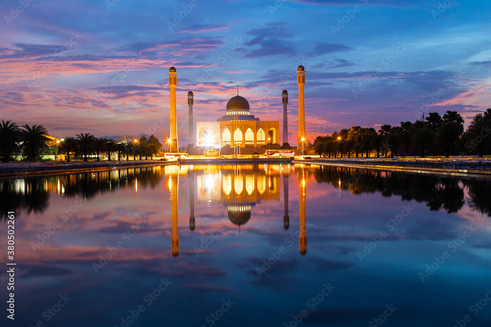 Naklejka premium Landscape of beautiful sunset sky at Central Mosque, Songkhla province, Thailand.