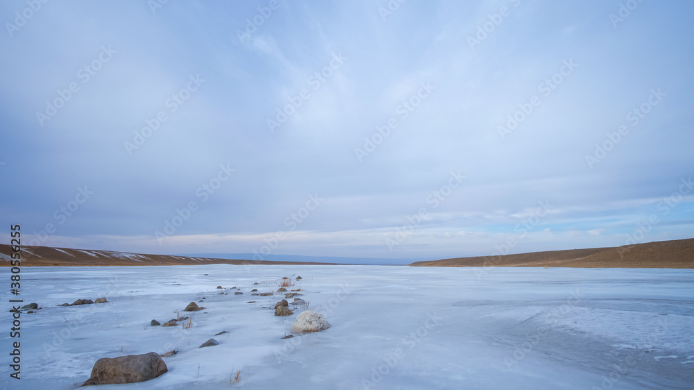 The frozen river Huren gol during winter in Govi-Altai province, Mongolia. - obrazy, fototapety, plakaty 