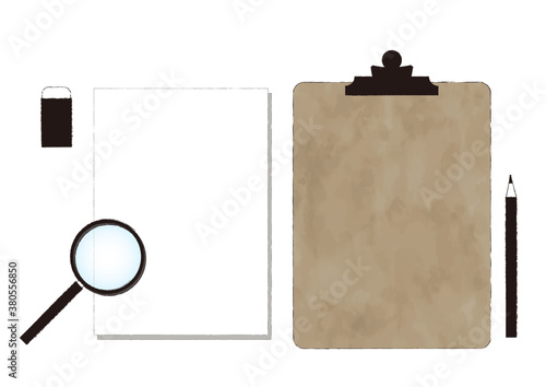 木目調クリップボードと虫眼鏡　　　　　Woodgrain clipboard and magnifying glass