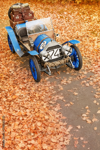 Fototapeta Naklejka Na Ścianę i Meble -  Old racing car on the background of the autumn landscape