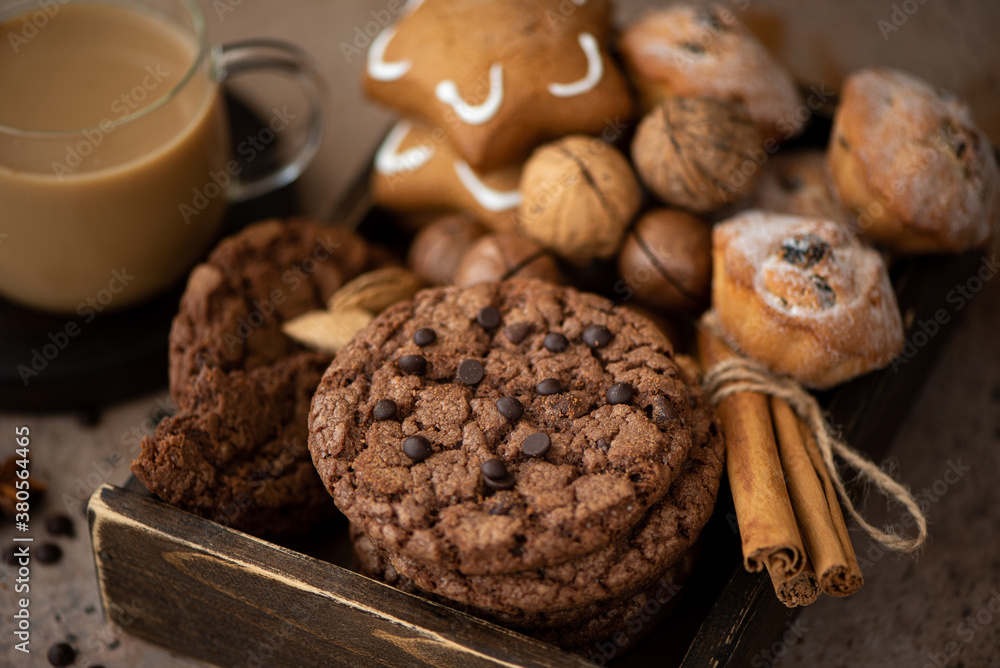 Fototapeta premium round chocolate chip cookies with almonds