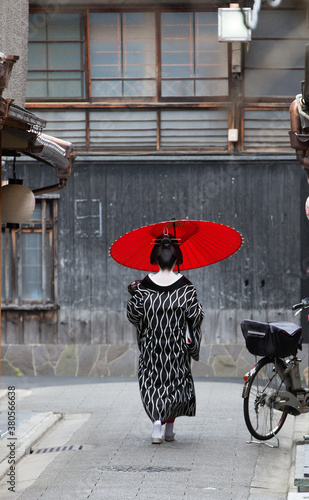 Canvas-taulu A traditional geisha out and about walking in Gion Kyoto Japan.