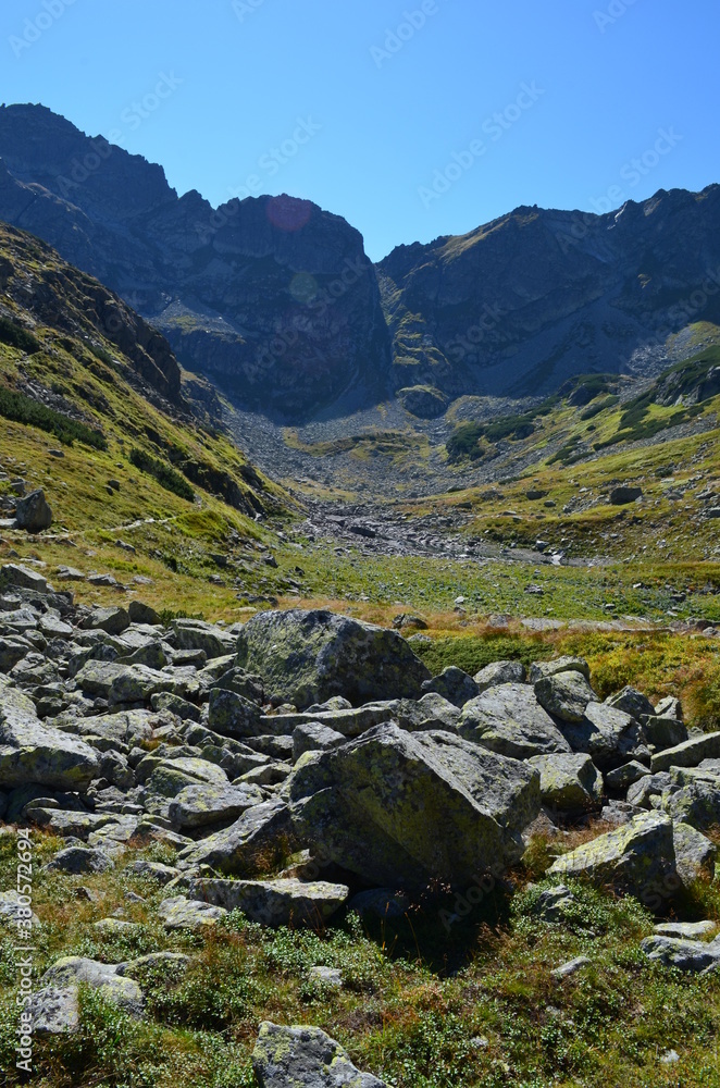 Szlak na Wrota Chałubińskiego przez Dolinę za Mnichem, Tatry, Polska Szlak na Wrota Chałubińskiego przez Dolinę za Mnichem, Tatry, Polska