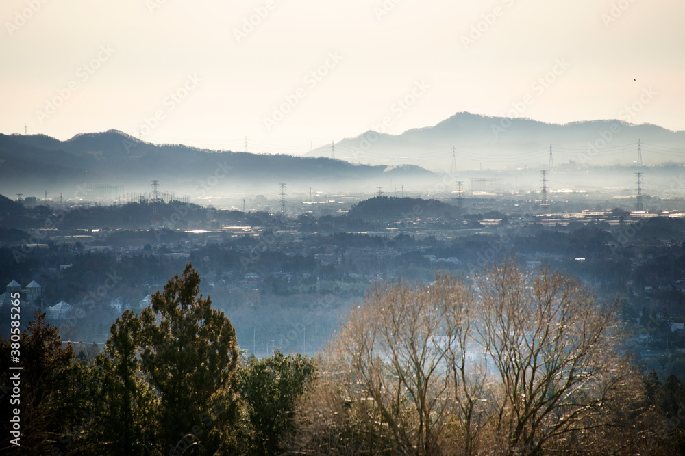 Obraz premium 冬の朝 山の上から下界を望む