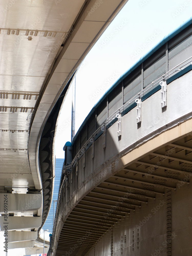 Fototapeta premium 新御堂筋の桁下と側壁