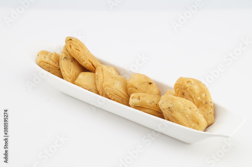 Crisp & Delicious Salted Puffs is a kind of snacks that liking by most of the kids. A healthier and calorie-conscious alternative to deep-fried snacks like chips, crisps etc.